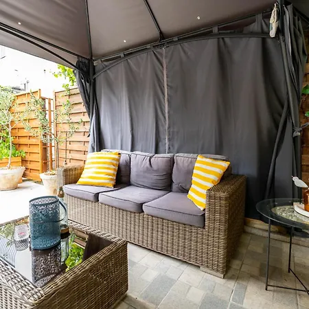 Colosseum Garden Apartment *