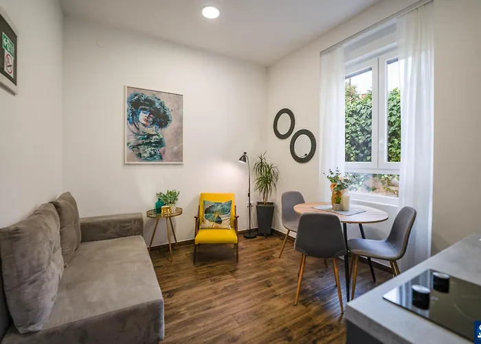 Colosseum Garden Apartman *