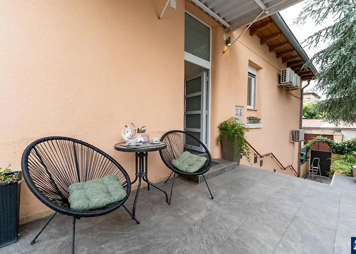 Colosseum Garden Apartman *