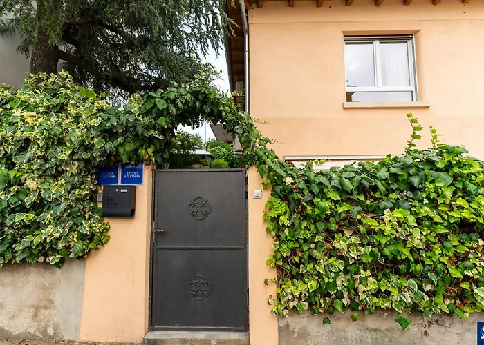 Colosseum Garden Apartman *